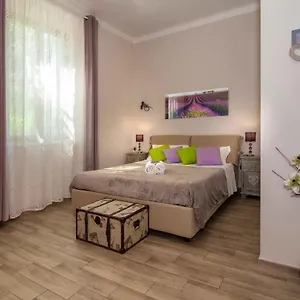 https://a-due-passi-dalla-torre.it-tuscanyhotel.com